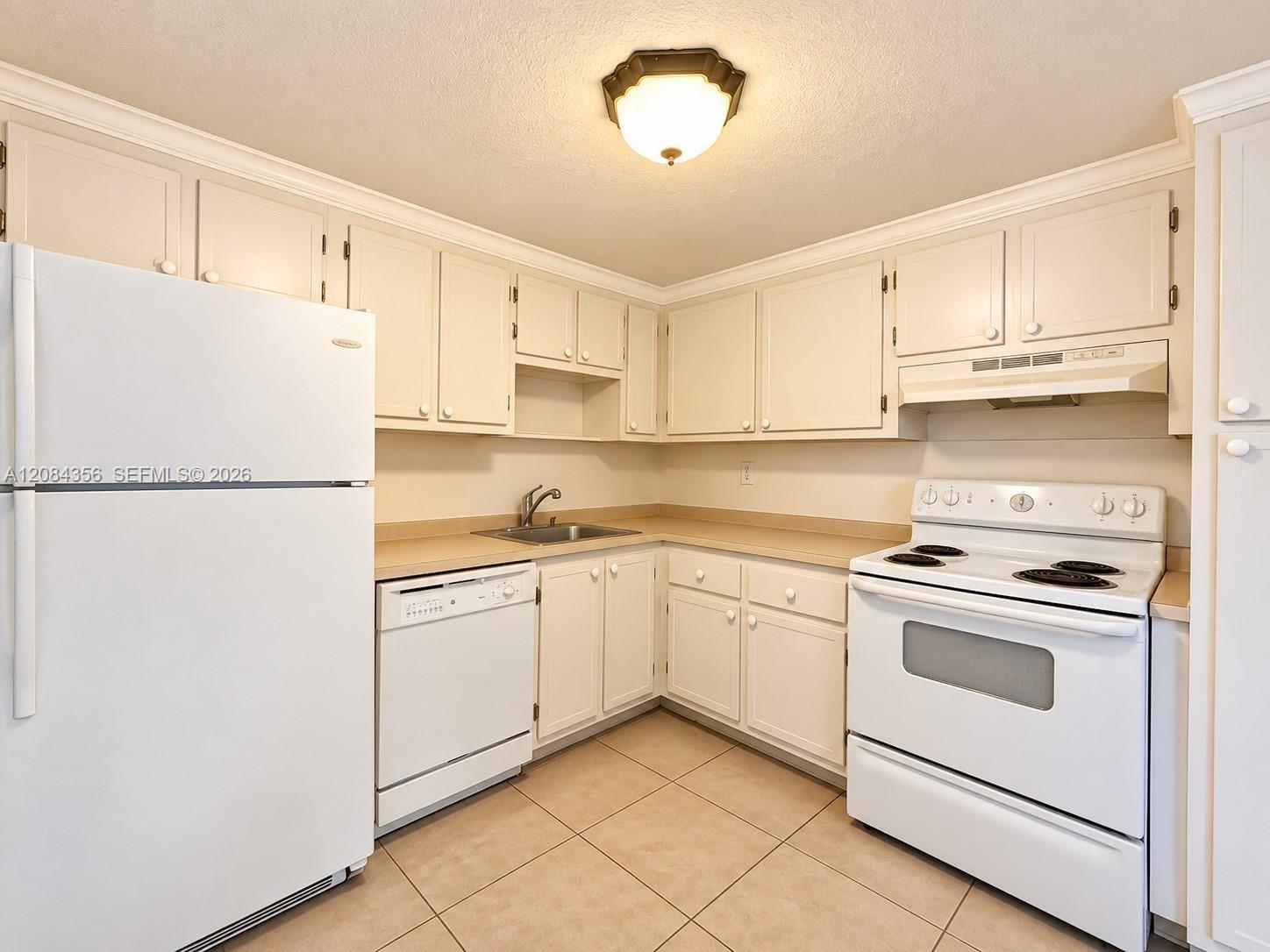 13707 Kendale Lakes Cir # 109, Miami FL 33183 photo 3