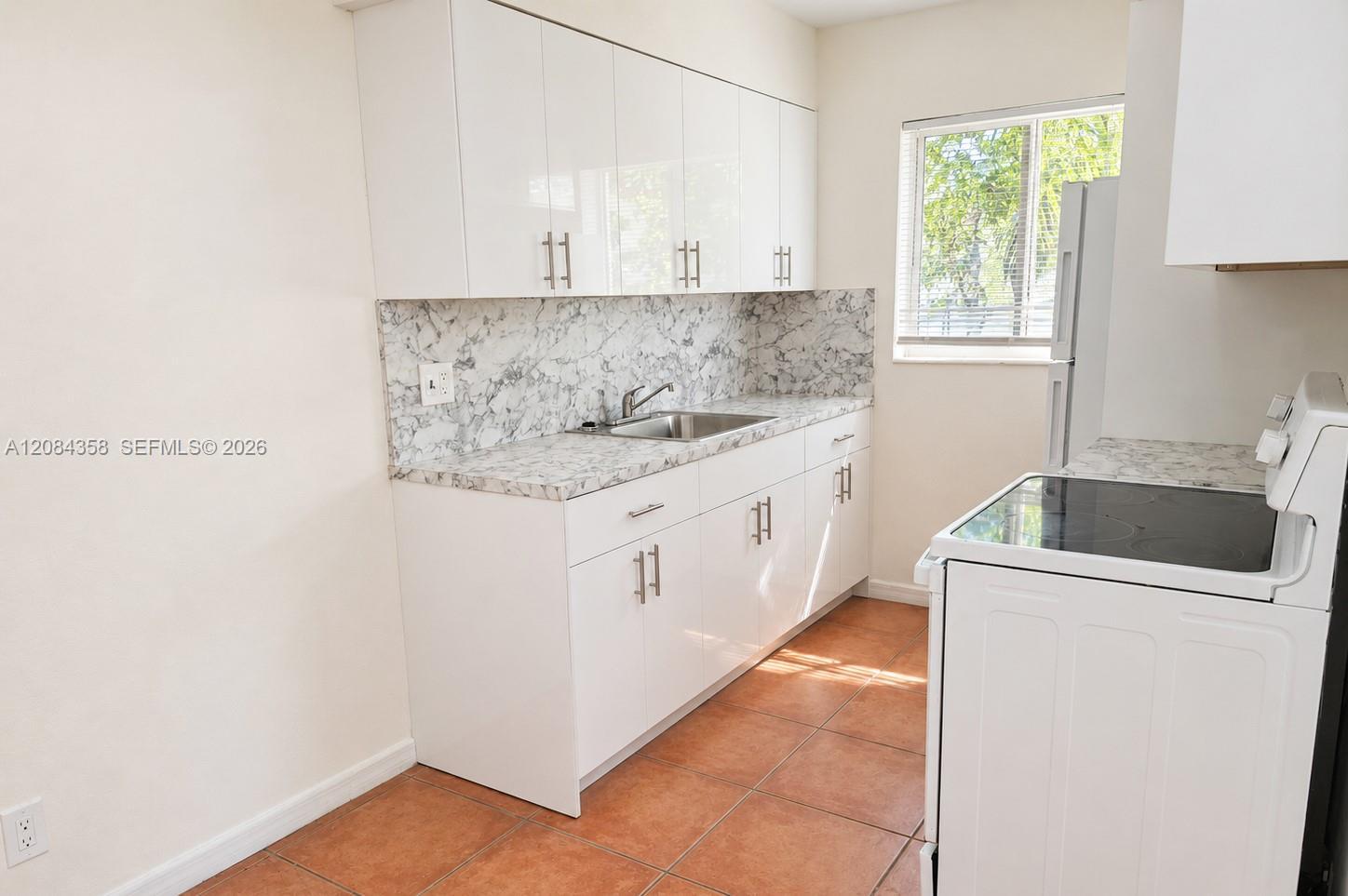 304 SE 9th Ct # 8, Hallandale Beach FL 33009 photo 5