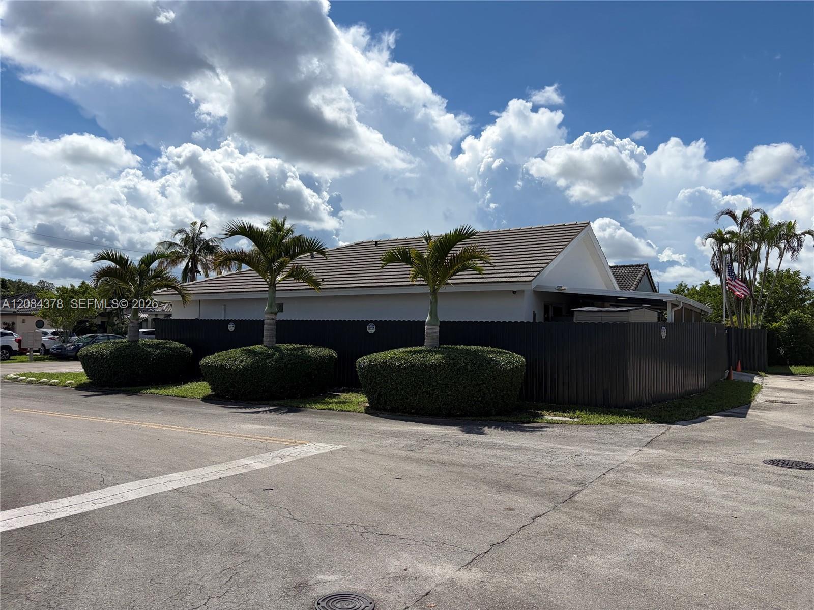 5260 NW 184th Ln, Miami Gardens FL 33055 photo 2