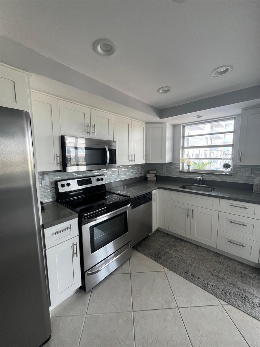 137 GOLDEN ISLES Drive # 412, Hallandale Beach FL 33009 photo 3