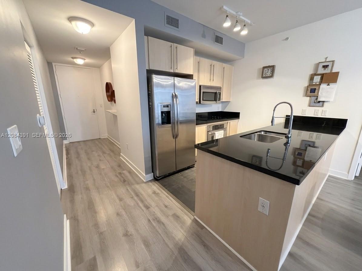 79 SW 12th St, Miami FL 33130 photo 2
