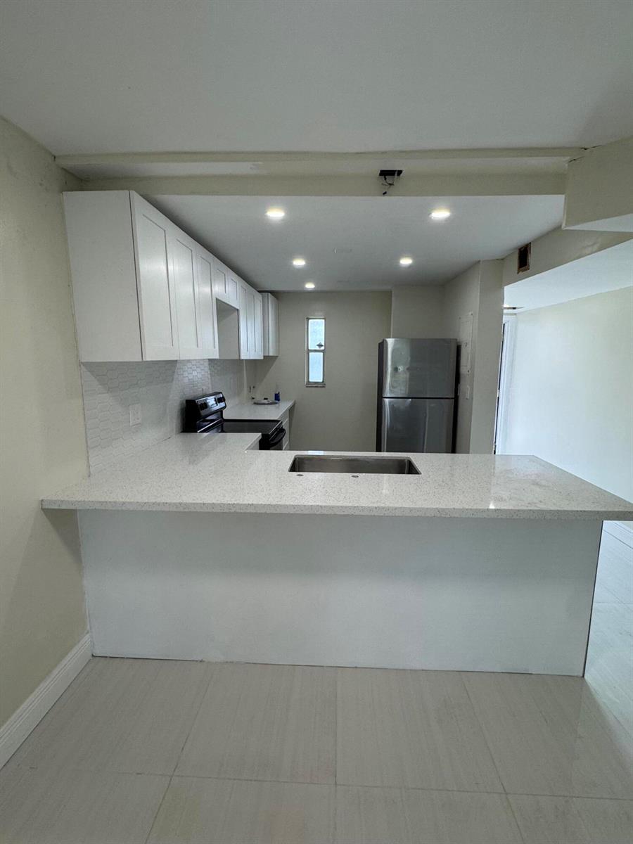 8000 FAIRVIEW Drive # 209, Tamarac FL 33321 photo 2