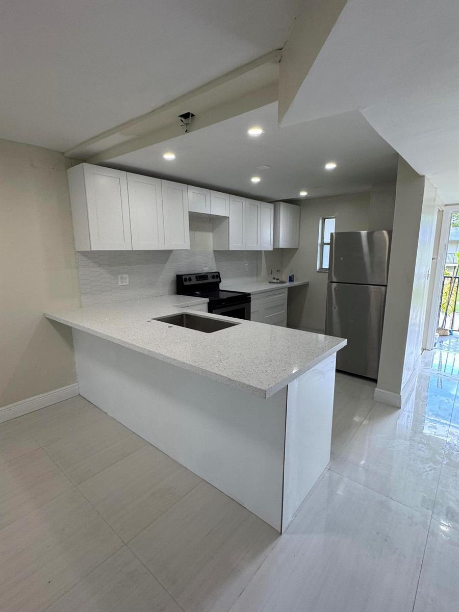 8000 FAIRVIEW Drive # 209, Tamarac FL 33321 photo 4
