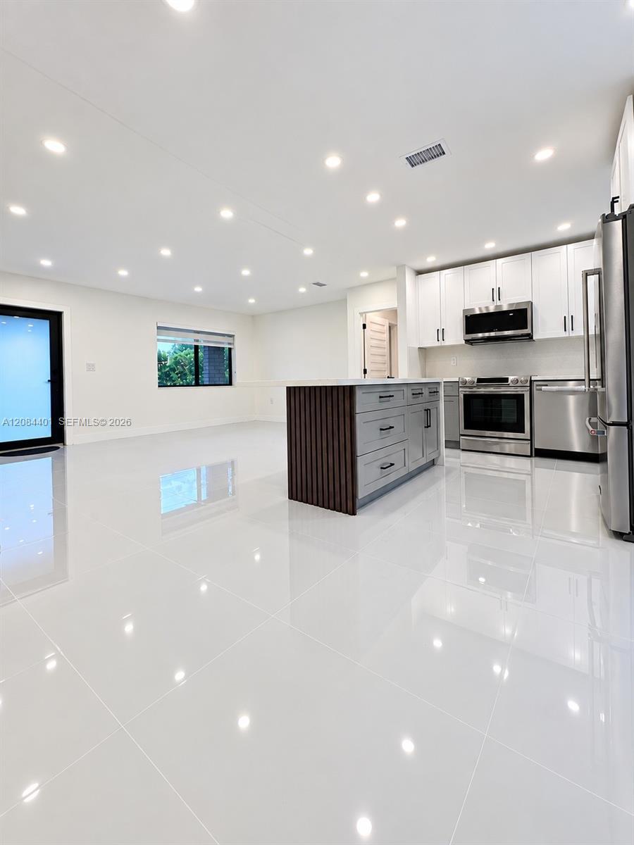 930 NE 163rd St, North Miami Beach FL 33162 photo 5