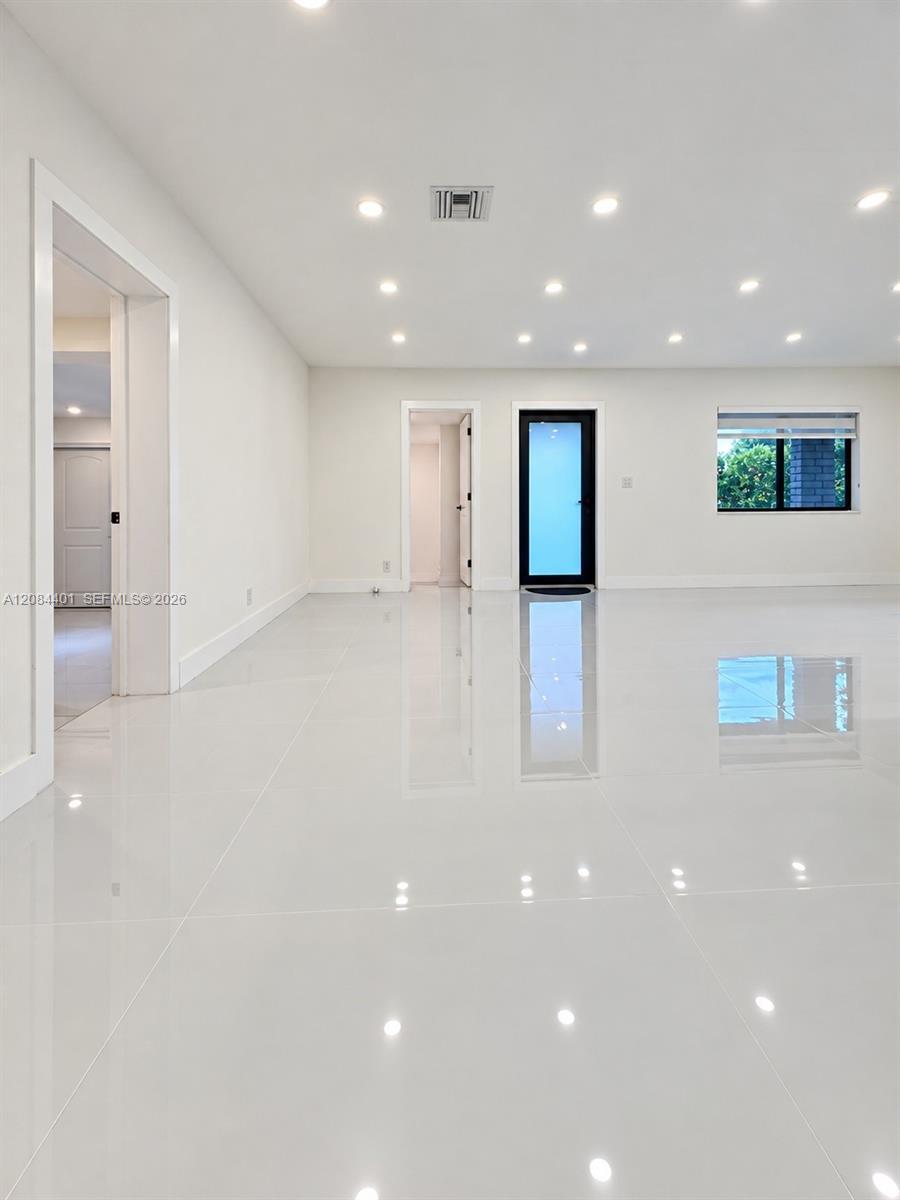 930 NE 163rd St, North Miami Beach FL 33162 photo 4