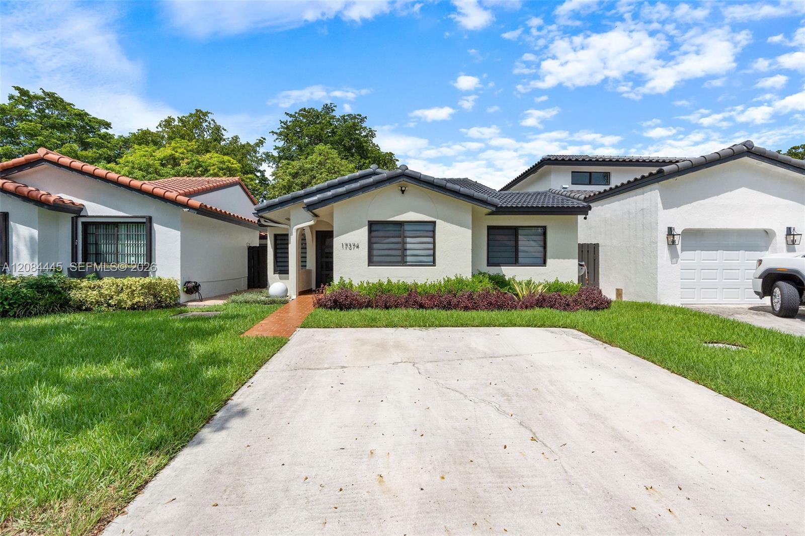 17374 NW 66th Pl, Hialeah FL 33015 photo 2