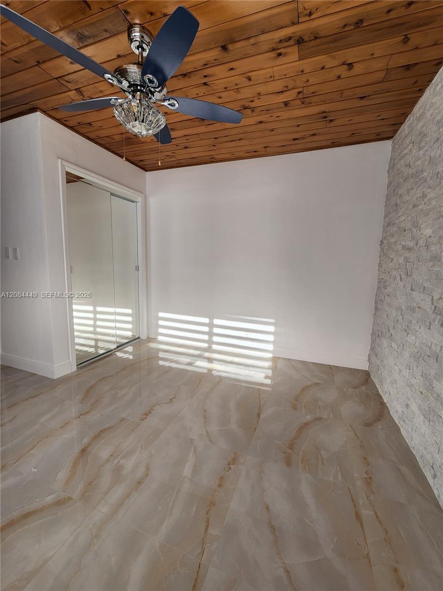1113 NE 8th St, Hallandale Beach FL 33009 photo 2