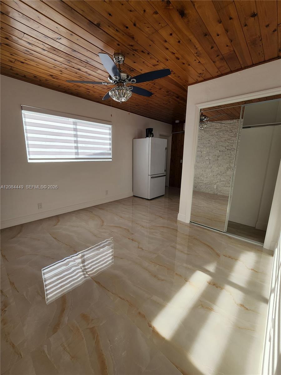 1113 NE 8th St, Hallandale Beach FL 33009 photo 4