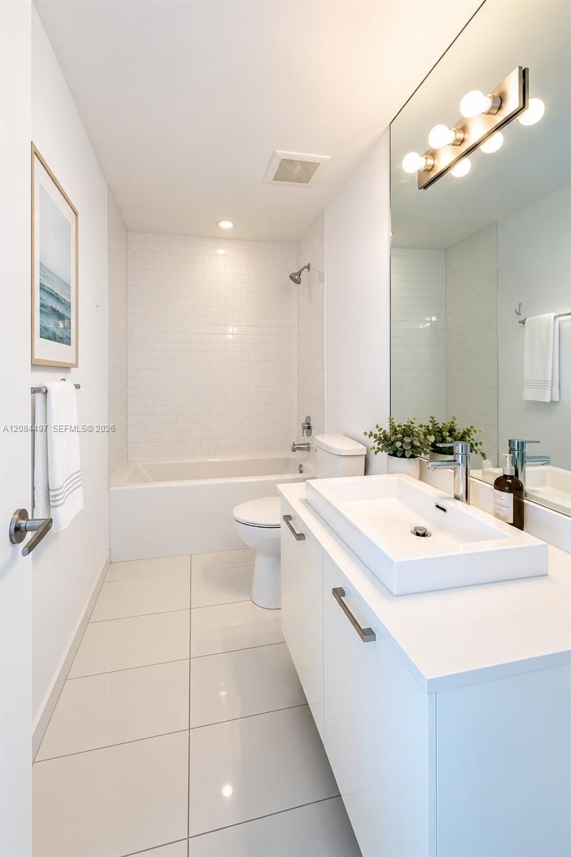 151 SE 1st St, Miami FL 33131 photo 3