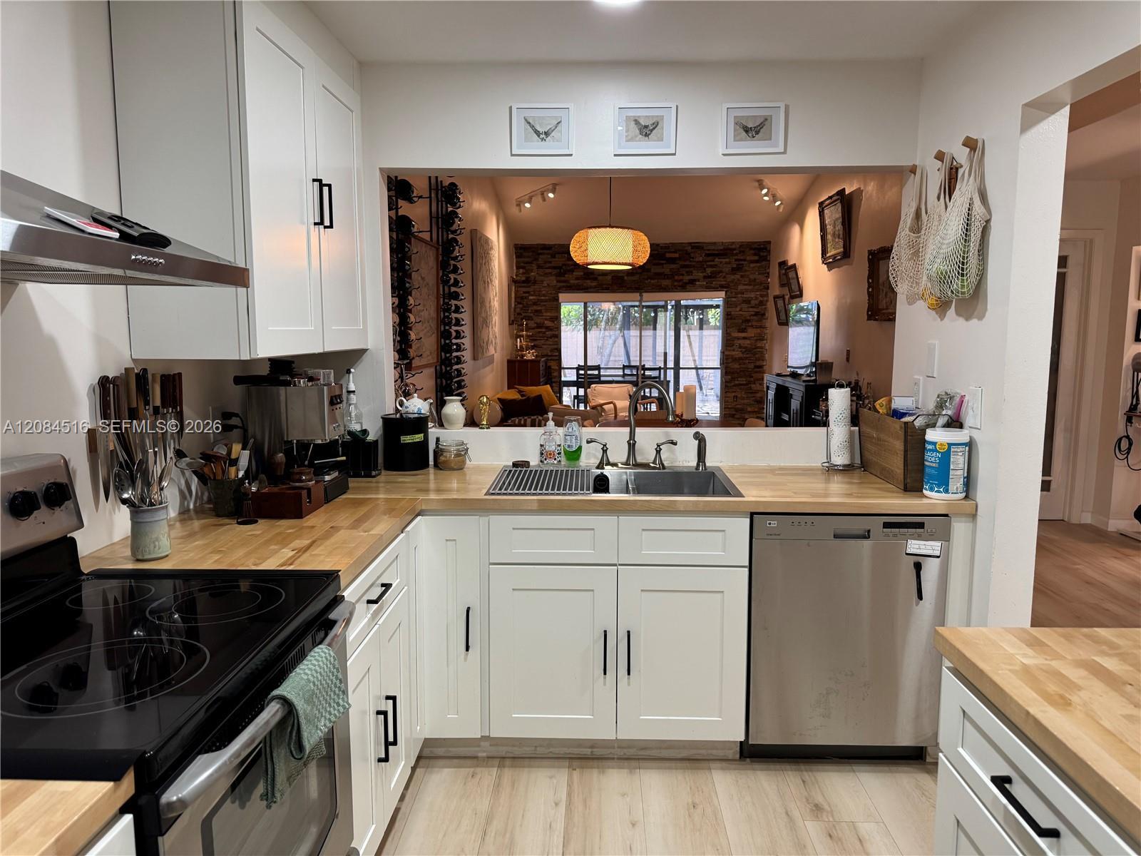 2308 N 37th Ave, Hollywood FL 33021 photo 4