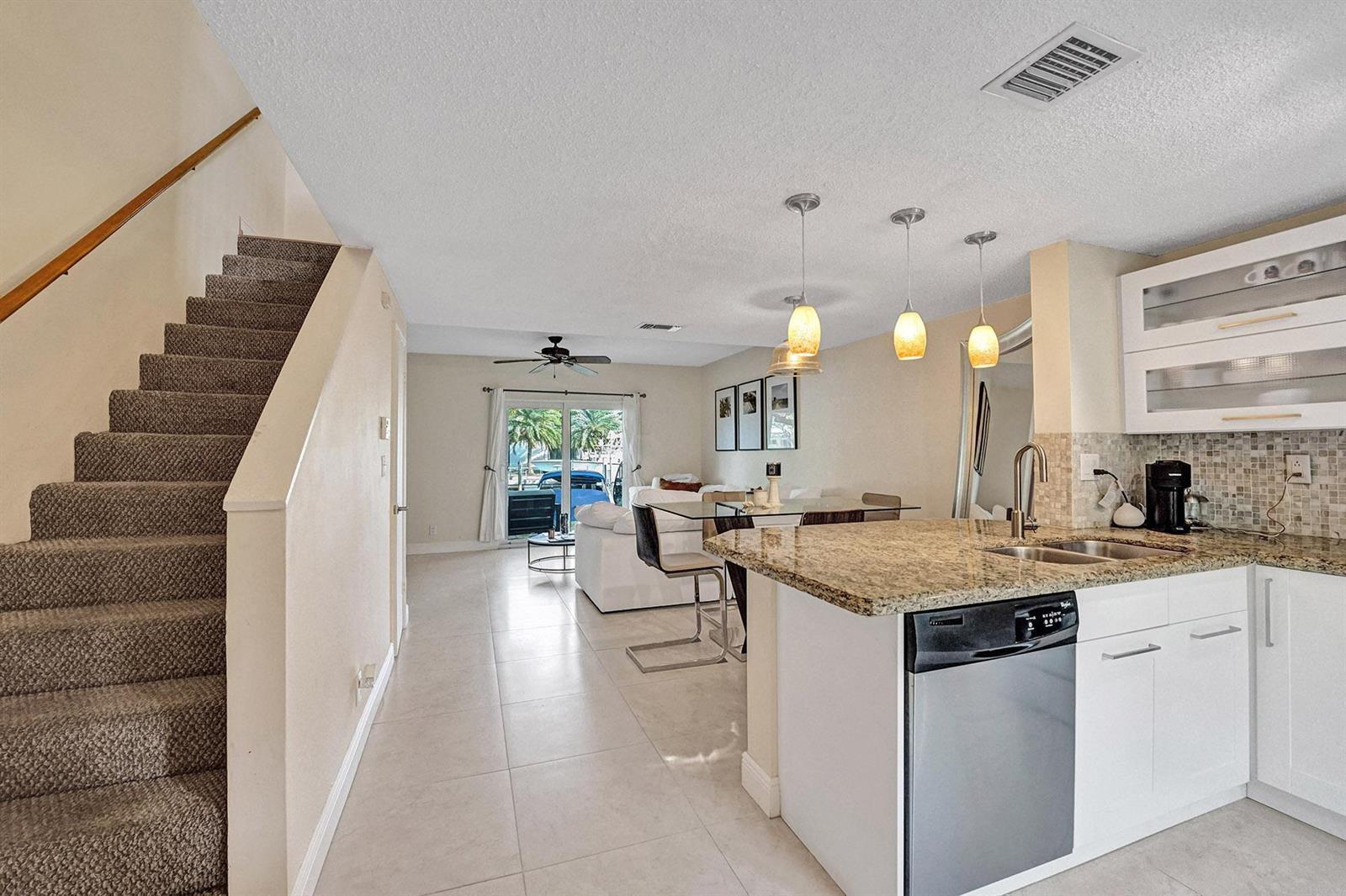 2571 NE 15TH Street, Pompano Beach FL 33062 photo 3
