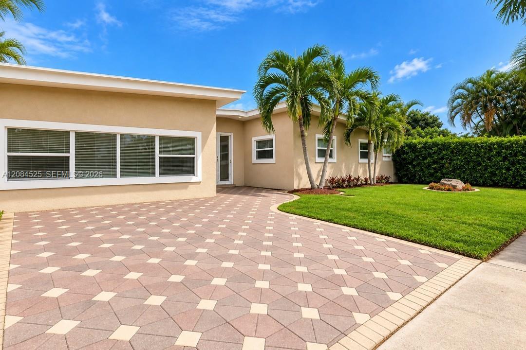 2251 NE 191st St, Miami FL 33180 photo 2