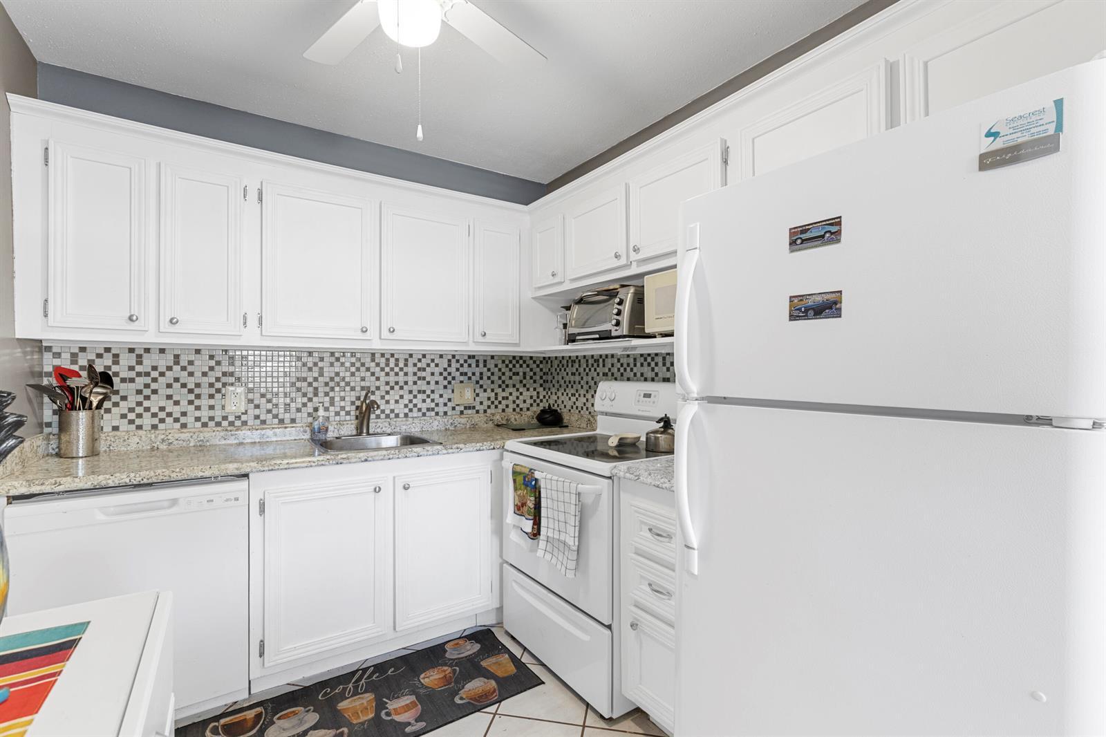159 Newport J, Deerfield Beach FL 33442