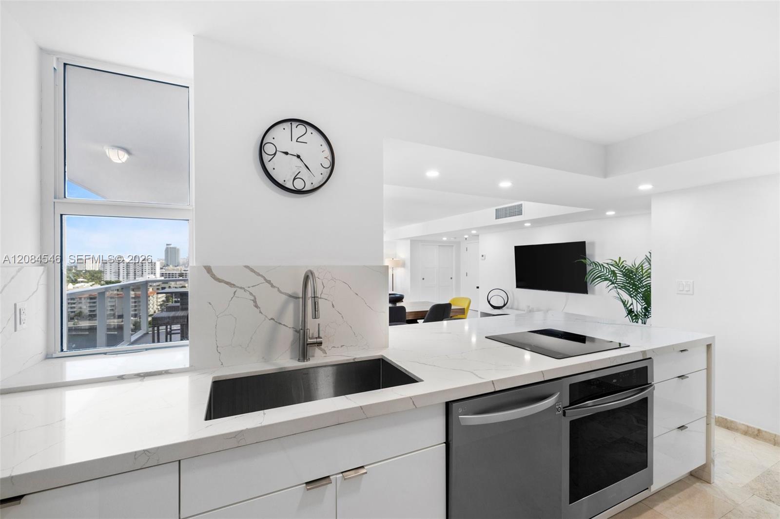 2401 Collins Ave # 1508, Miami Beach FL 33140 photo 2