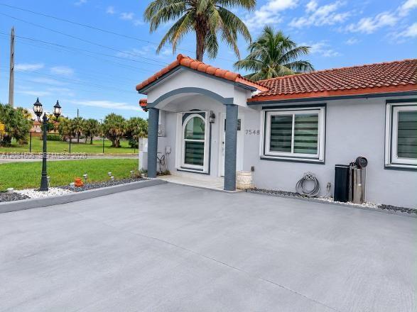 7548 NW 173rd Ter, Hialeah FL 33015 photo 2