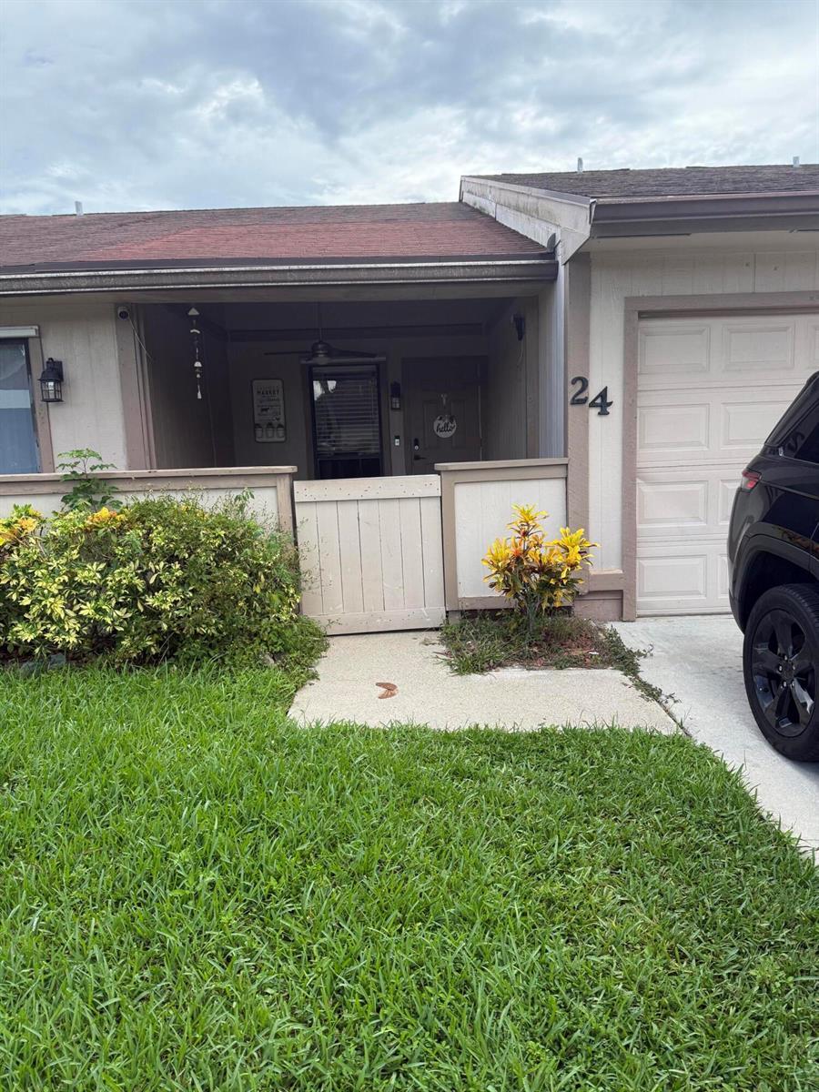 24 Winchmore Lane # 24, Boynton Beach FL 33426 photo 2