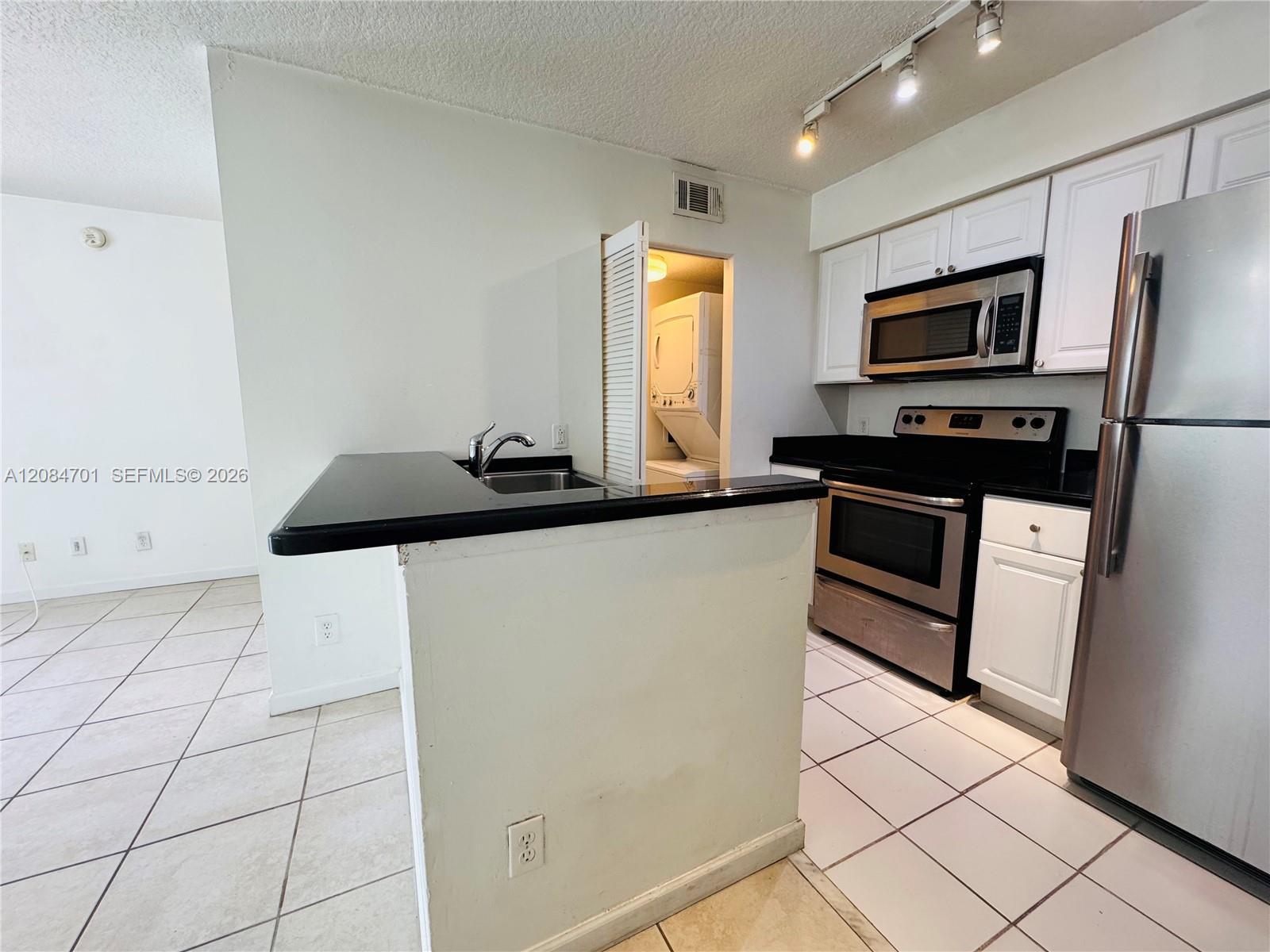 630 S Park Rd # 3, Hollywood FL 33021 photo 2