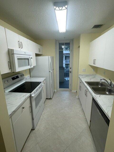 1136 TOWN CENTER Drive # 23, Jupiter FL 33458 photo 3
