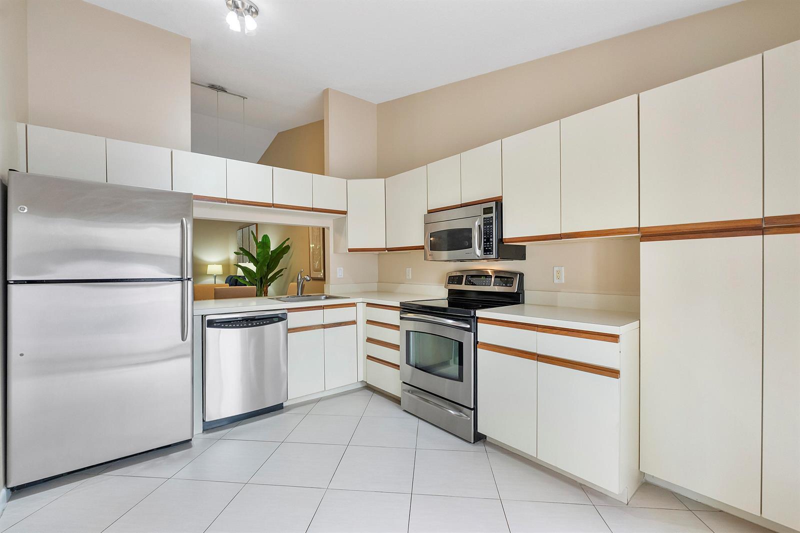 3356 CARAMBOLA Circle S, Coconut Creek FL 33066 photo 4
