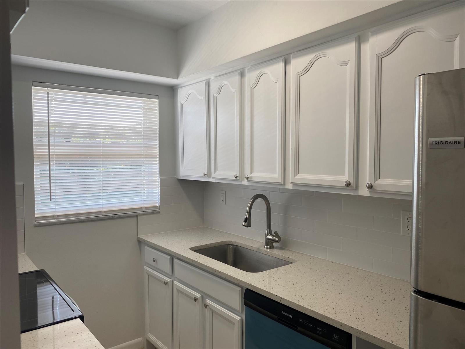 853 SE 4TH Court Apt 14, Deerfield Beach FL 33441 photo 4