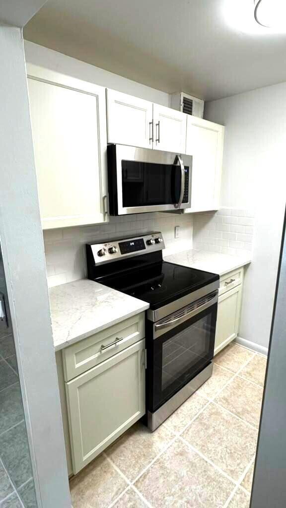 1020 CRYSTAL LAKE Drive # 103, Deerfield Beach FL 33064 photo 2