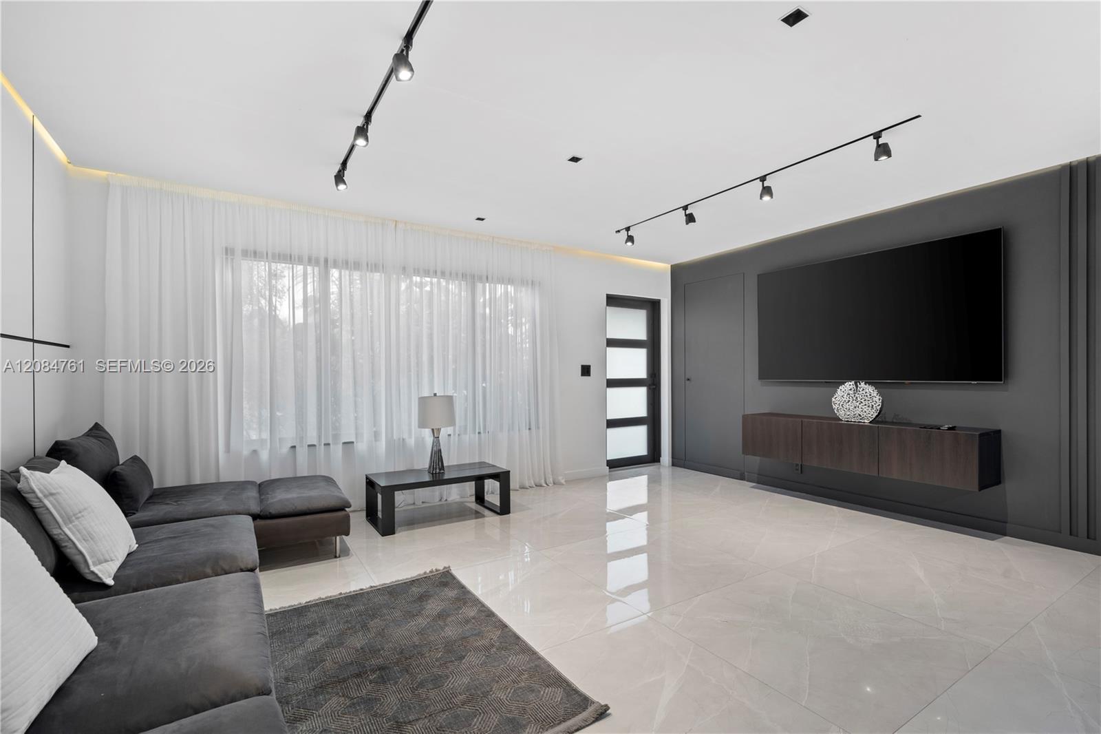 1101 N 14th Ave, Hollywood FL 33020 photo 2