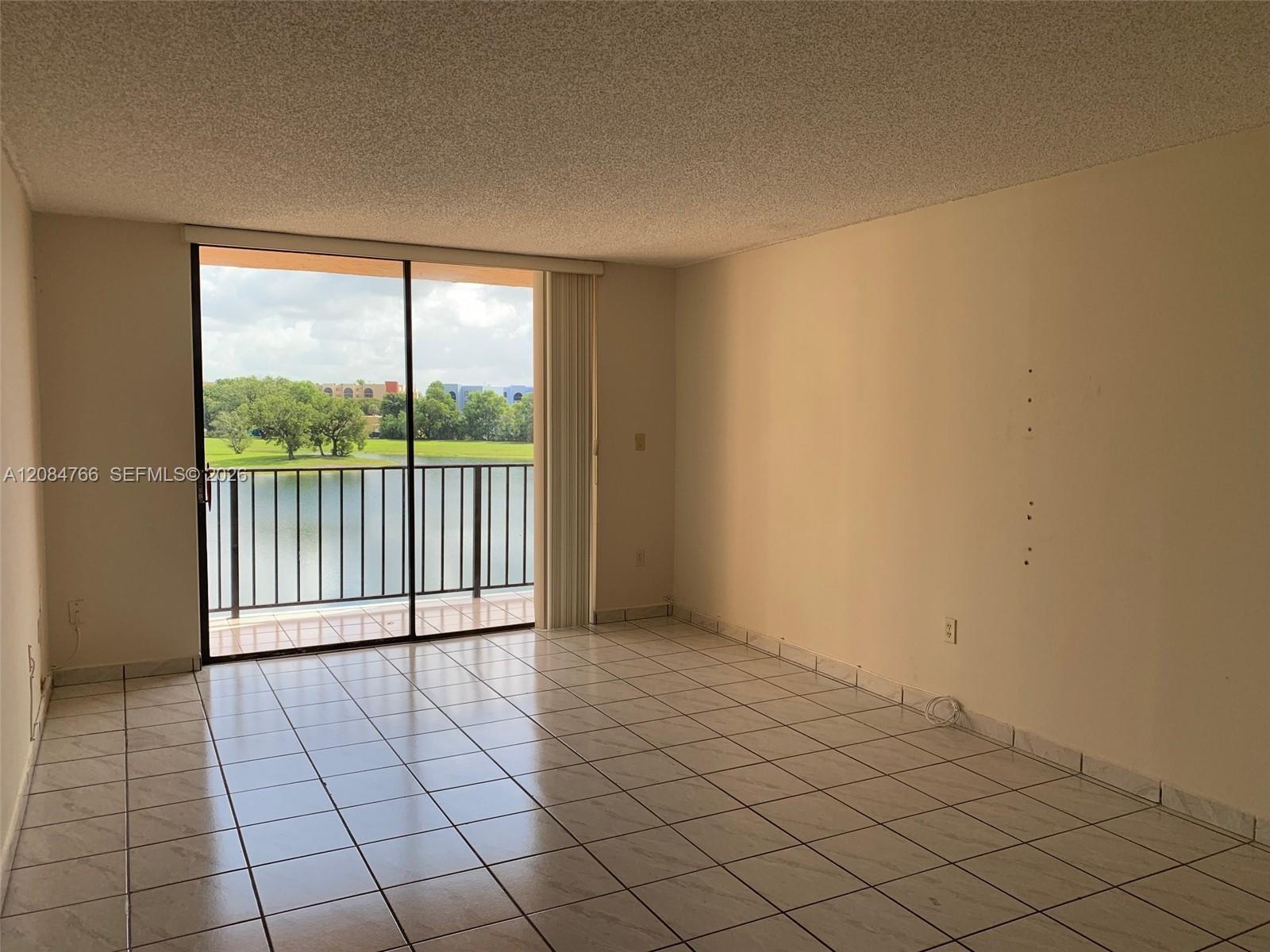 Miami, FL 33172 photo 2
