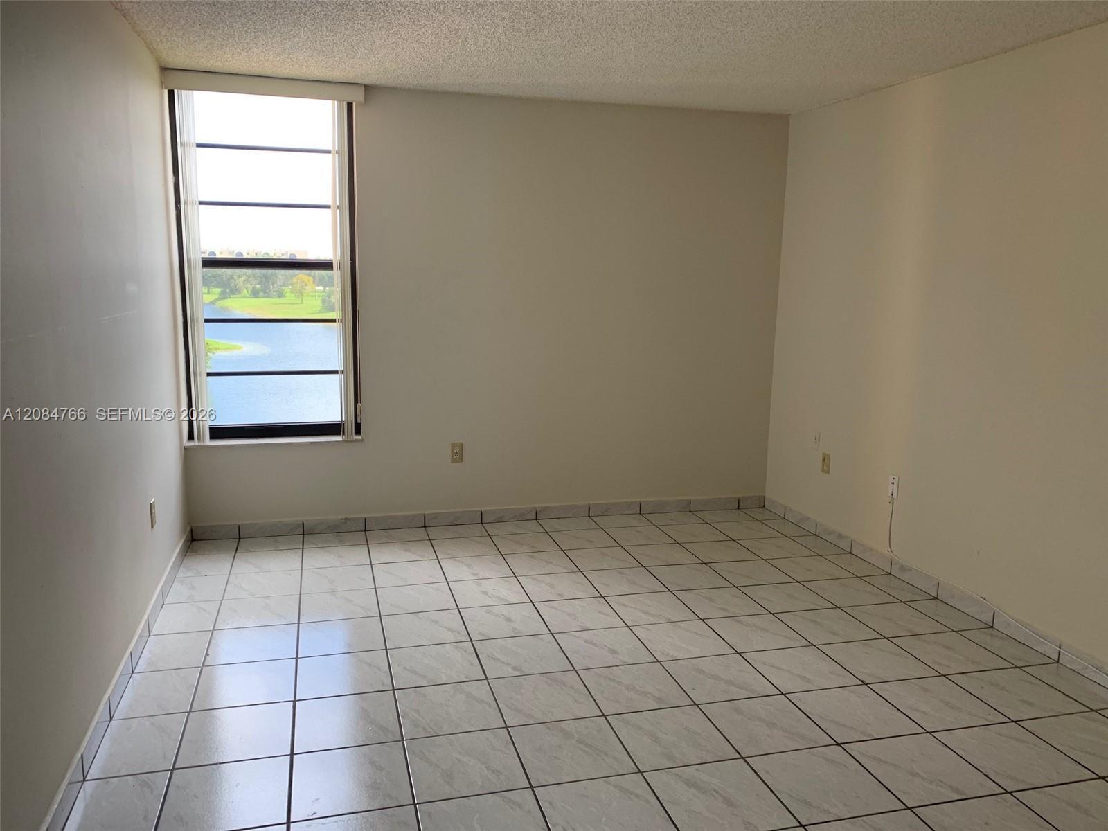 Miami, FL 33172 photo 4