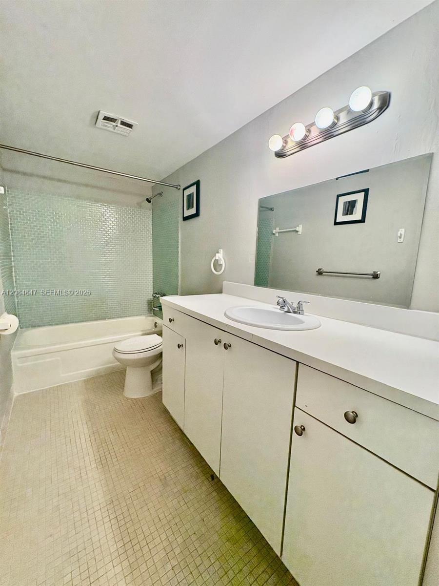 1200 Tallwood Ave # 102, Hollywood FL 33021 photo 2