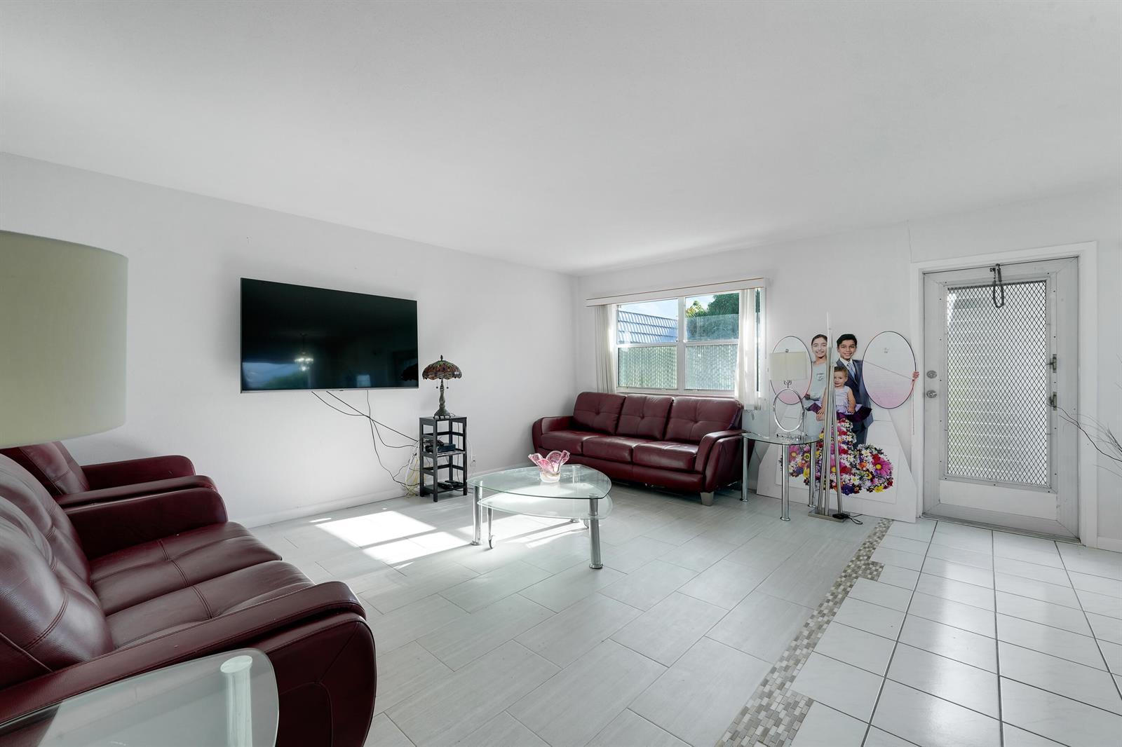 173 Valencia H, Delray Beach FL 33446 photo 2