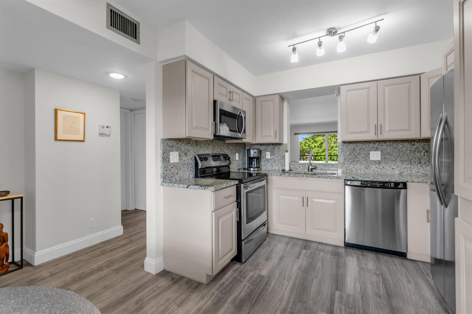 7267 HUNTINGTON Lane # 403, Delray Beach FL 33446 photo 3