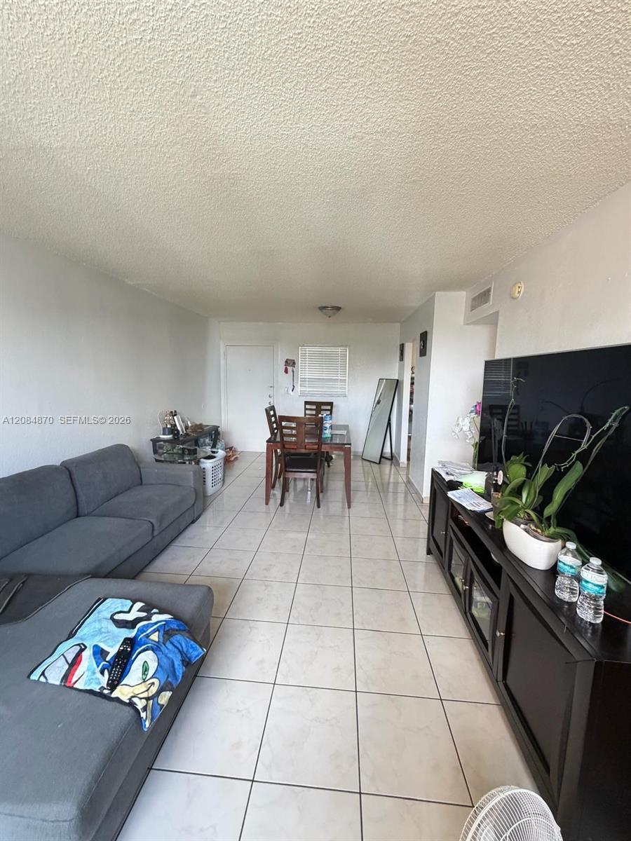 606 W 81st St # 202, Hialeah FL 33014