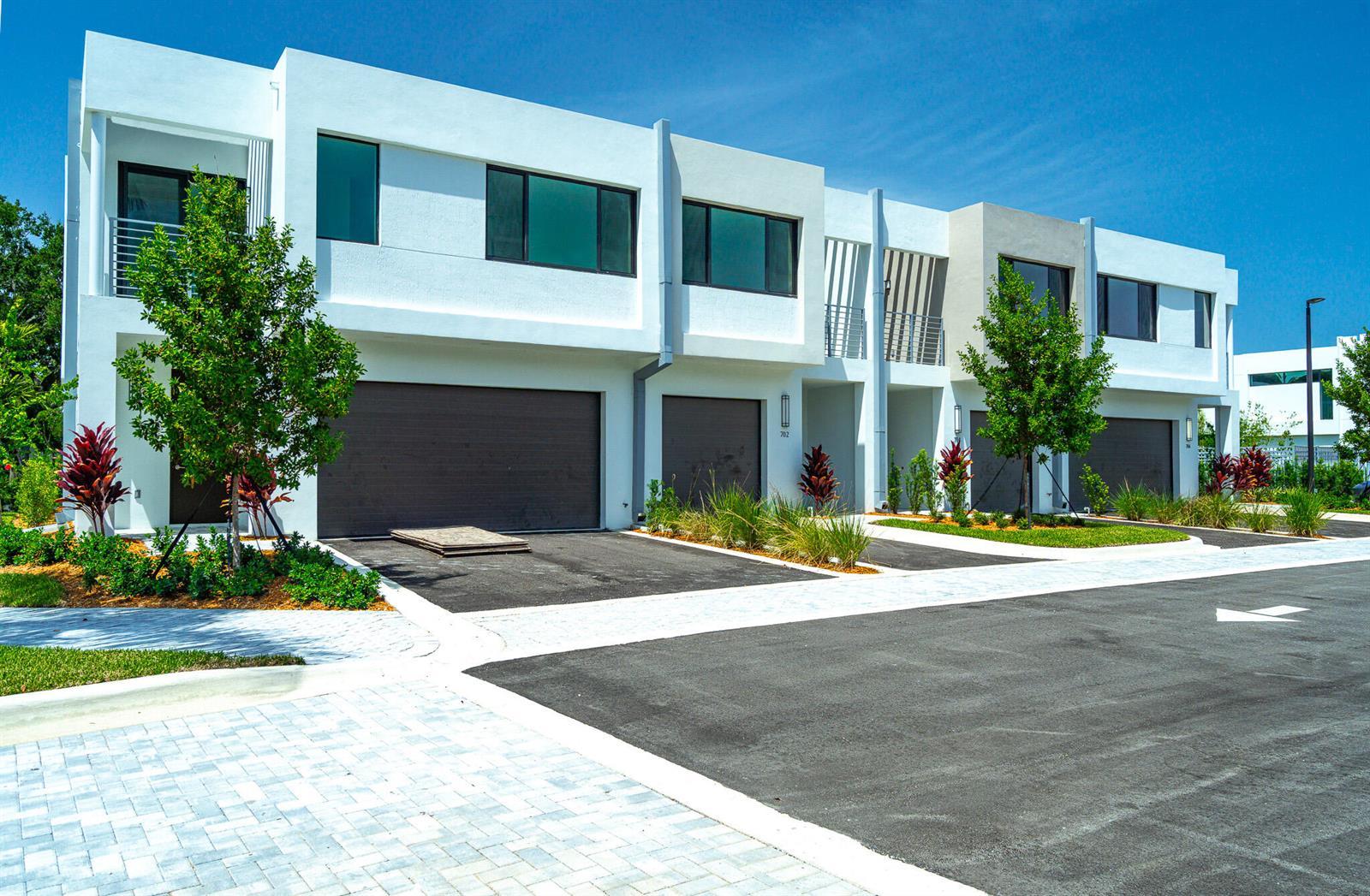 702 CYPRESS GROVE Drive # 702, Pompano Beach FL 33069 photo 3
