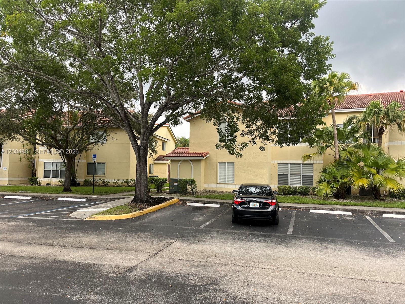 437 Vista Isles Dr # 2211, Plantation FL 33325