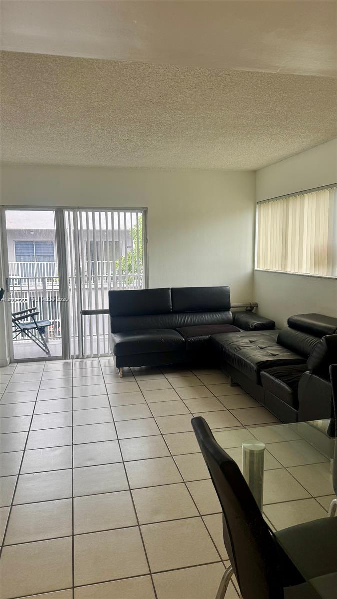 2710 W 76th St # 208, Hialeah FL 33016