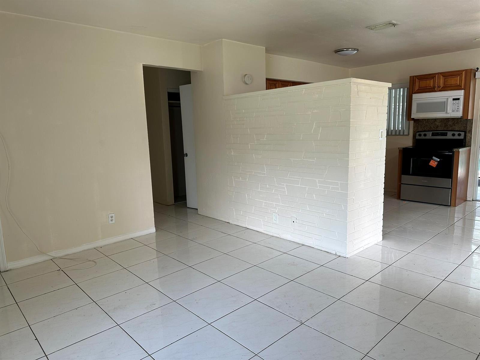 1316 NW 15th Place NW, Fort Lauderdale FL 33311 photo 2