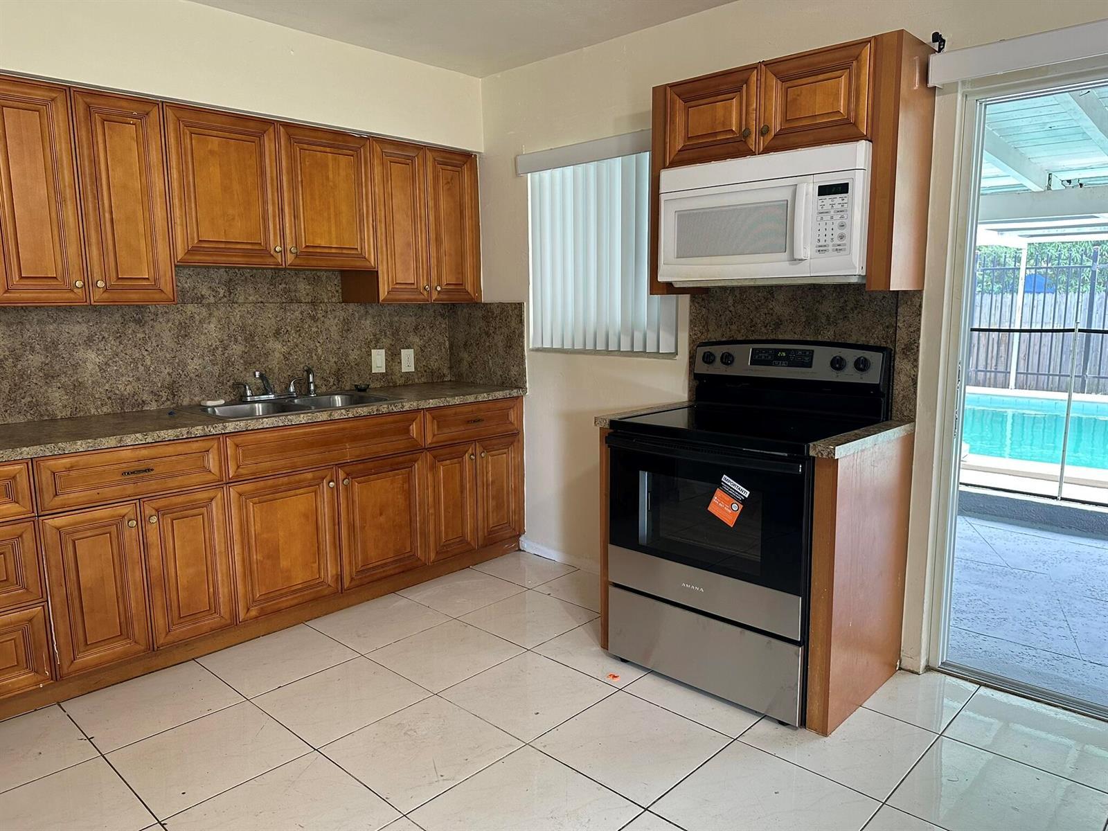 1316 NW 15th Place NW, Fort Lauderdale FL 33311 photo 4