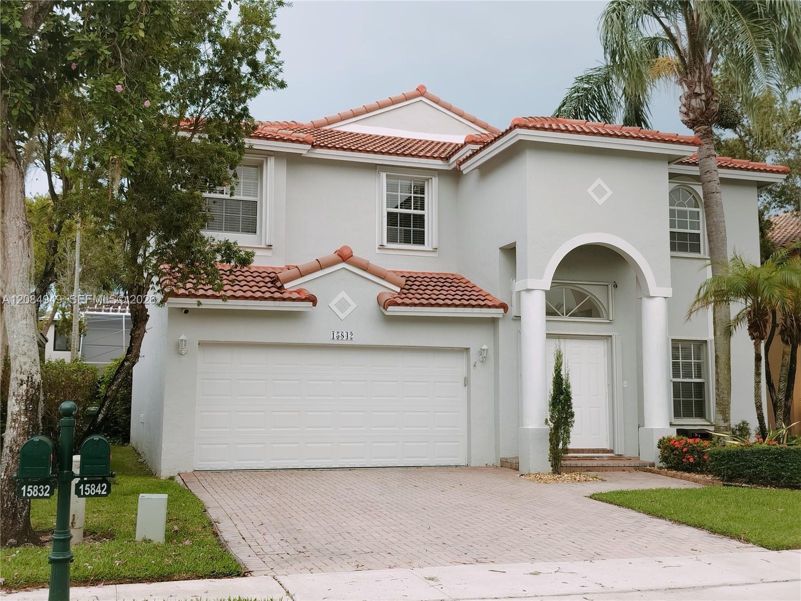 15842 SW 14th St, Pembroke Pines FL 33027 photo 2