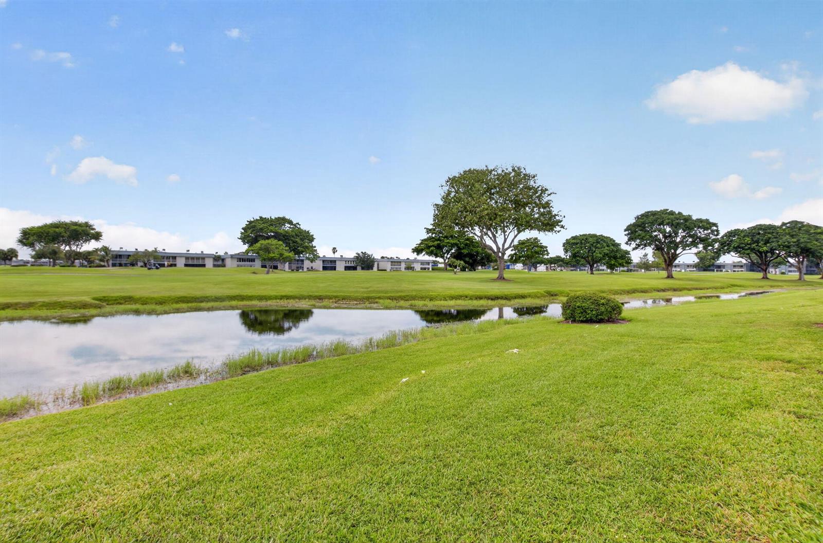 204 Burgundy E, Delray Beach FL 33484 photo 2