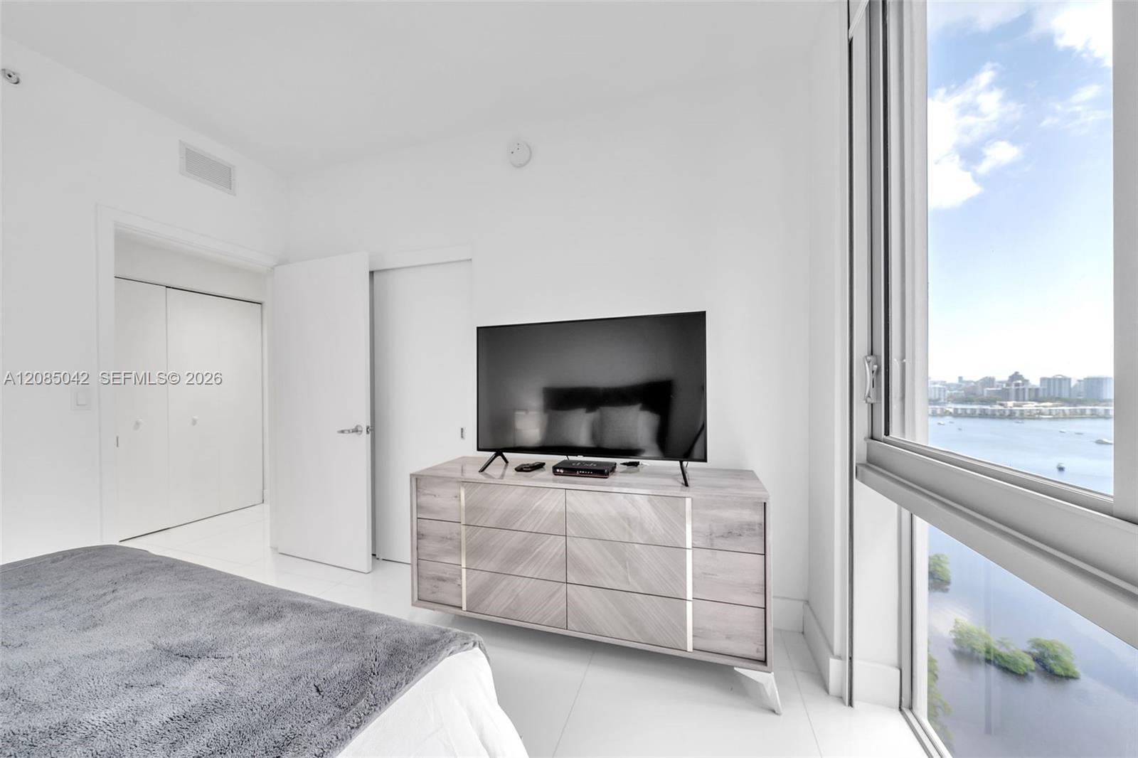 16385 Biscayne Blvd # 2707, North Miami Beach FL 33160 photo 4