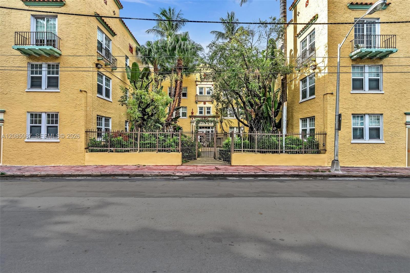 536 14th St # 307, Miami Beach FL 33139 photo 2