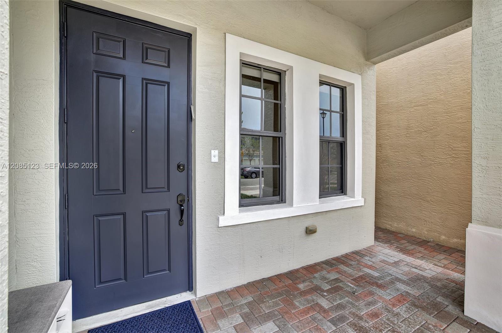 657 NE 191st St, Miami FL 33179 photo 3
