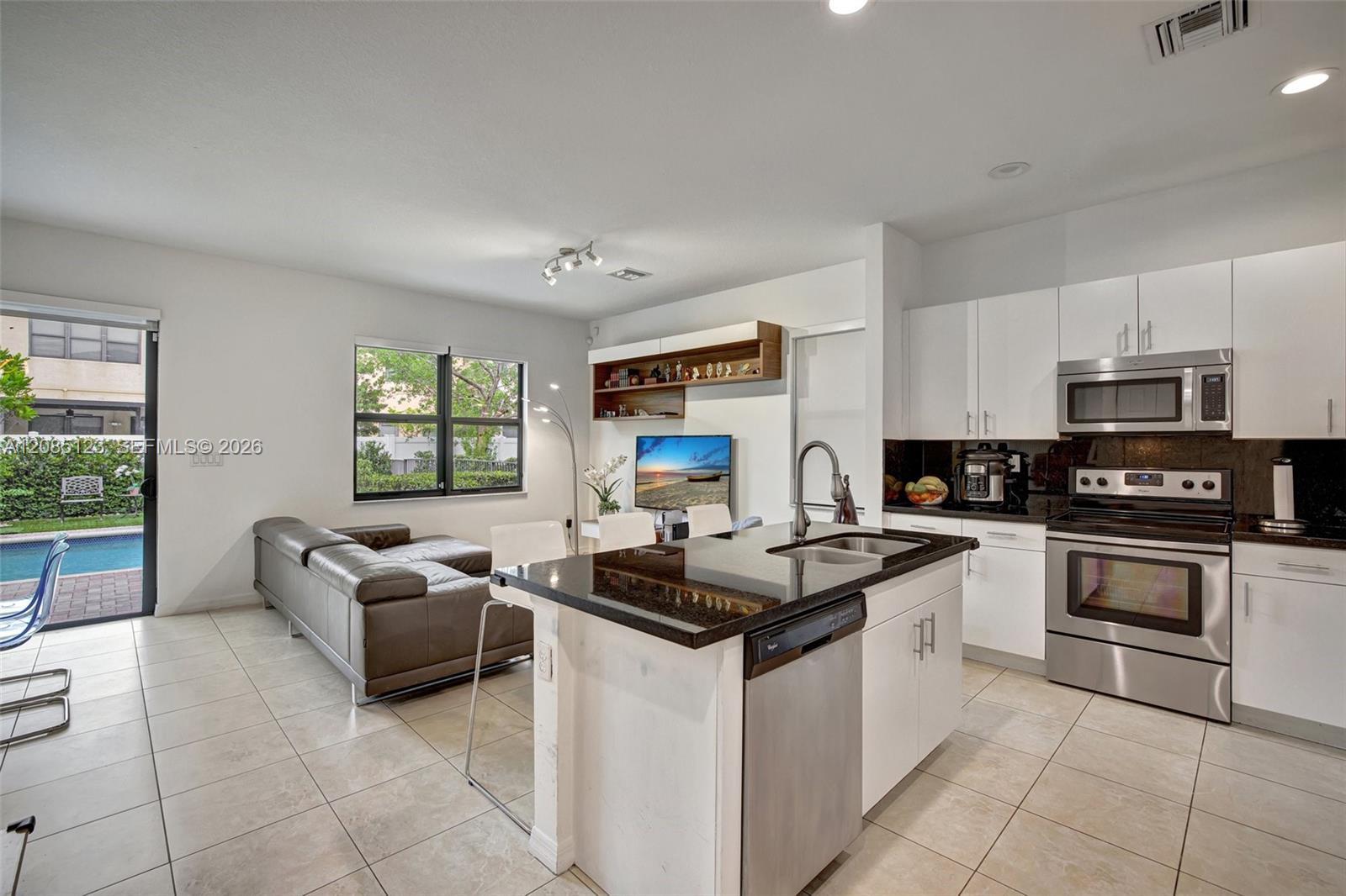 657 NE 191st St, Miami FL 33179 photo 4