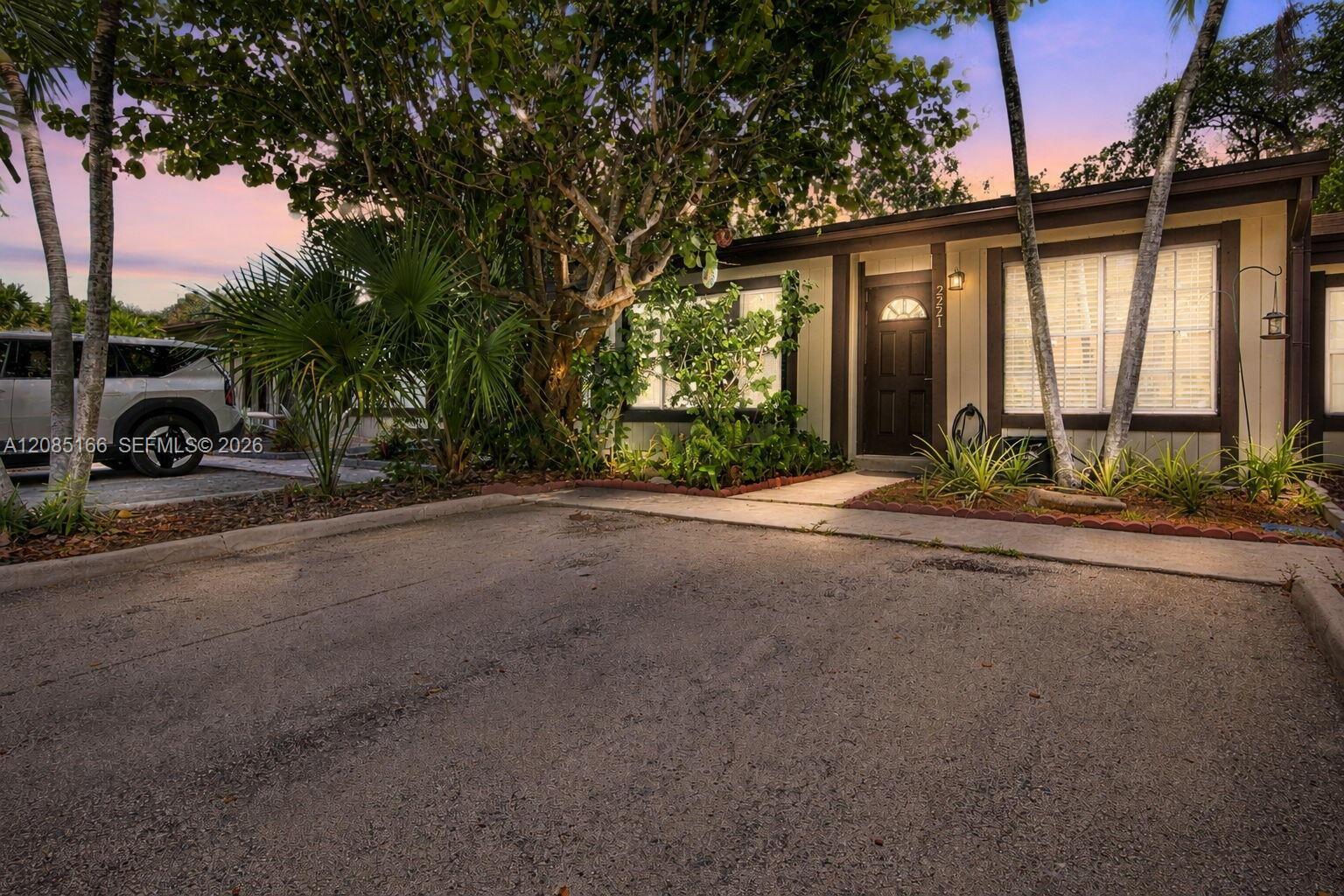 2221 Buttonwood Ave, Pembroke Pines FL 33026 photo 3