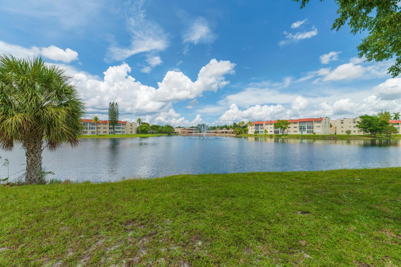 2901 E SUNRISE LAKES Drive E # 310, Sunrise FL 33322 photo 2