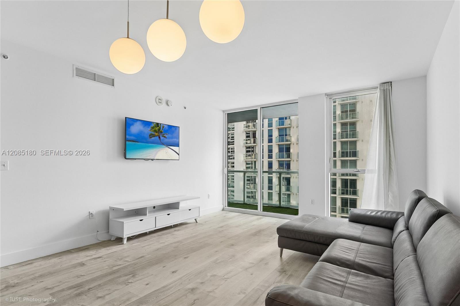 253 NE 2nd St # 2104, Miami FL 33132 photo 4