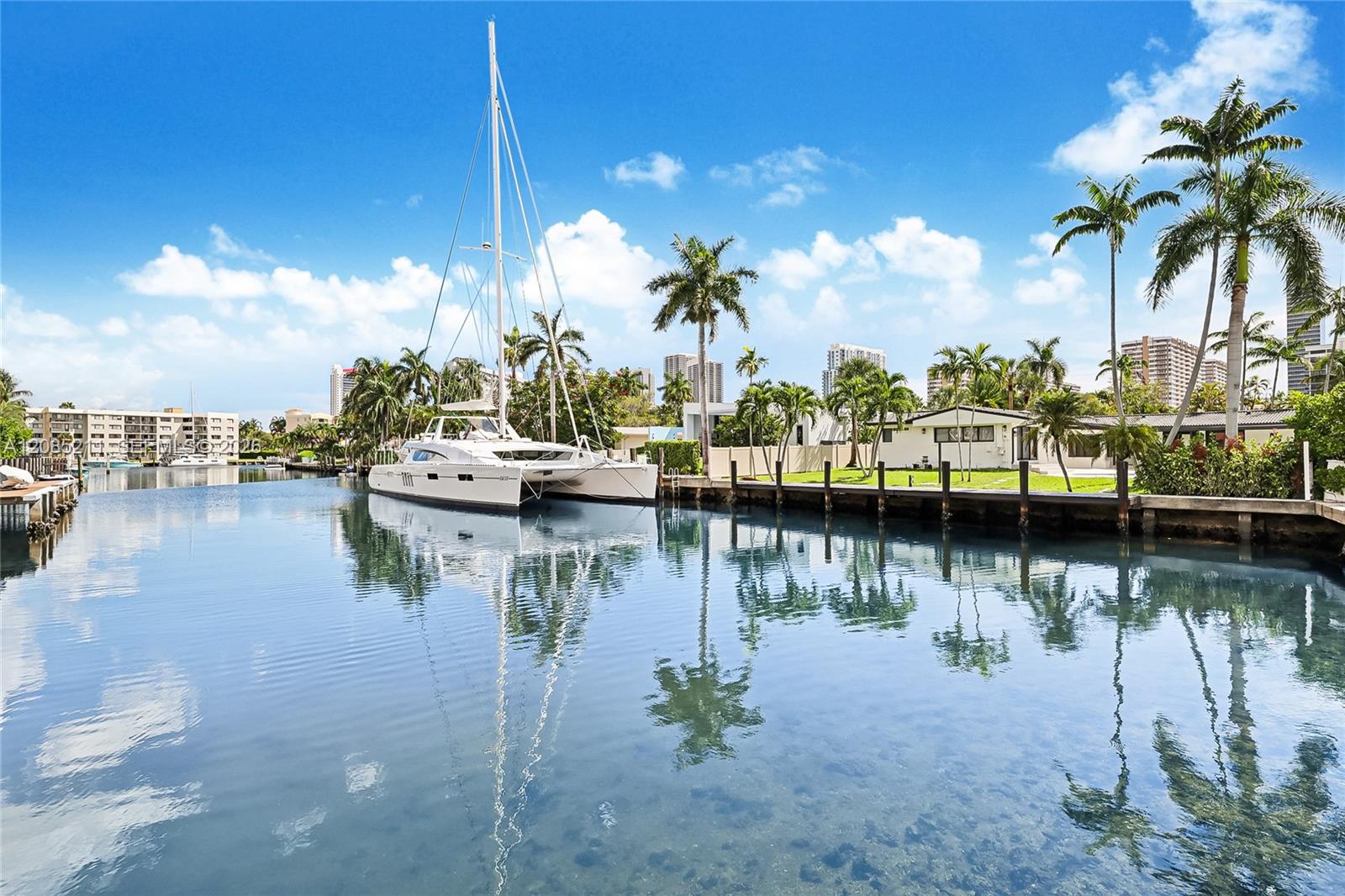 536 Hibiscus Dr, Hallandale Beach FL 33009 photo 2