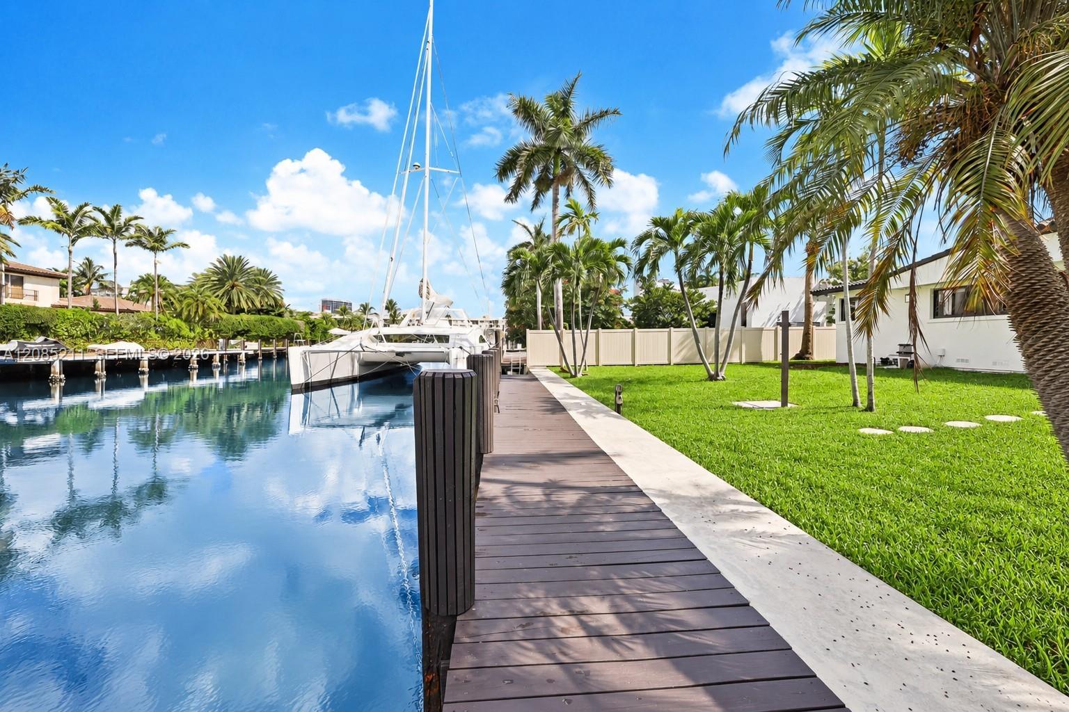 536 Hibiscus Dr, Hallandale Beach FL 33009 photo 3