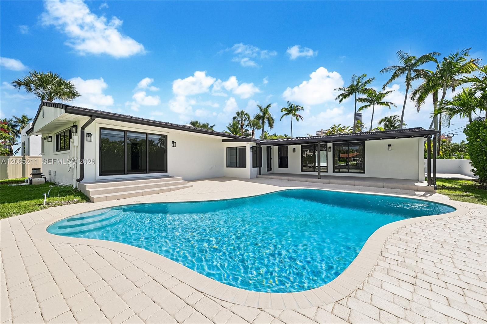 536 Hibiscus Dr, Hallandale Beach FL 33009 photo 5