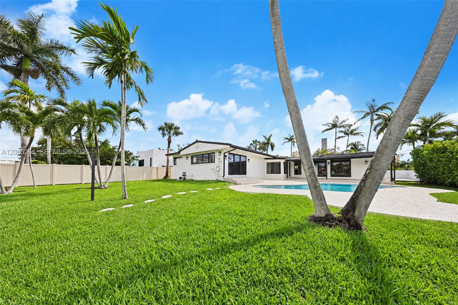 536 Hibiscus Dr, Hallandale Beach FL 33009 photo 4